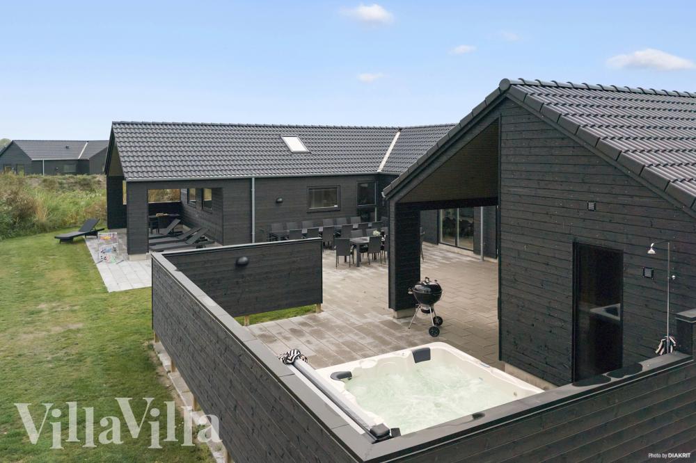 Große Terrasse am Luxusferienhaus Nr. 913 in Lolland/Falster/Mön.