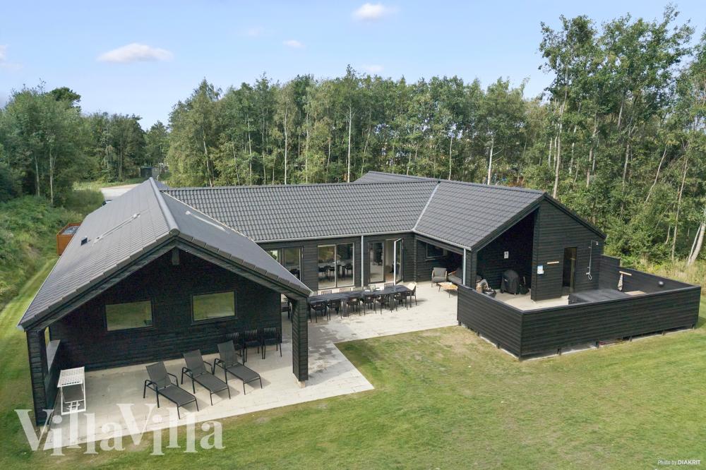 Dieses schicke Poolhaus Nr. 911 liegt in Lolland/Falster/Mön und bietet Platz für 20 Personen.