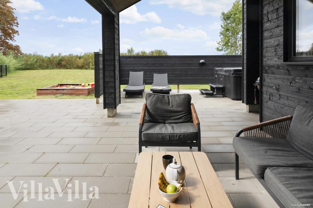 Das Luxusferienhaus Nr. 912 hat eine tolle Terrasse, die mit hochwertigen Gartenmöbeln für 18 Personen ausgestattet ist.