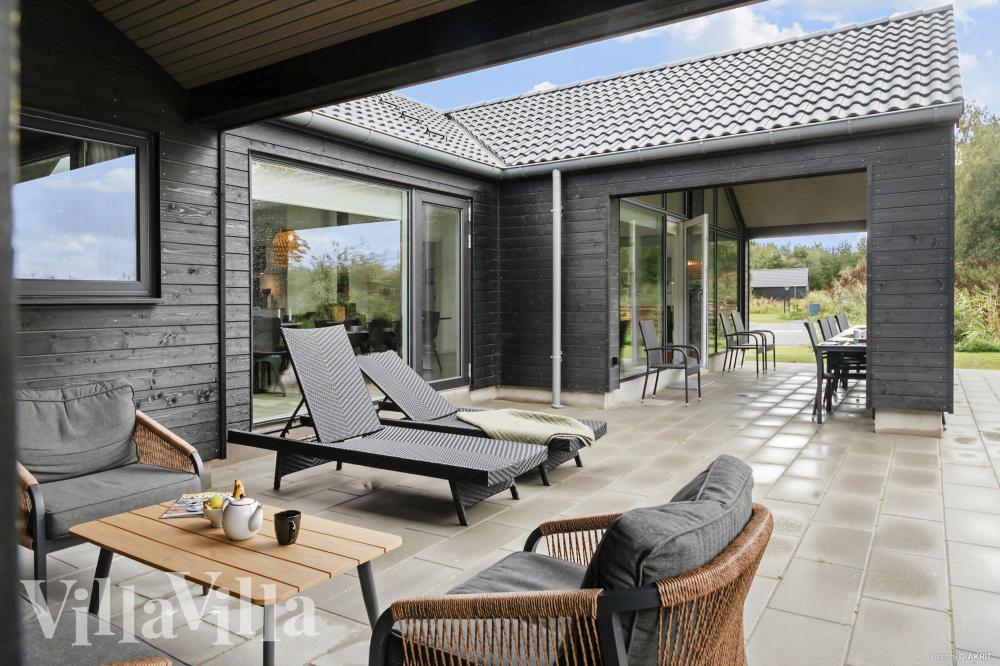 Große Terrasse am Luxusferienhaus Nr. 912 in Lolland/Falster/Mön.