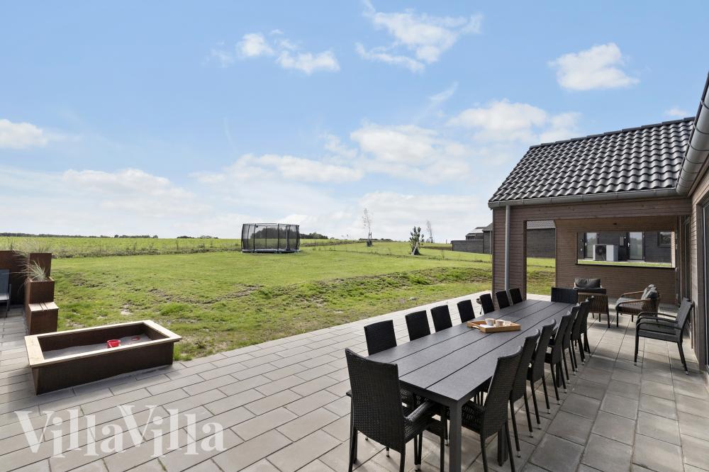 Das Luxusferienhaus Nr. 917 hat eine tolle Terrasse, die mit hochwertigen Gartenmöbeln für 20 Personen ausgestattet ist.
