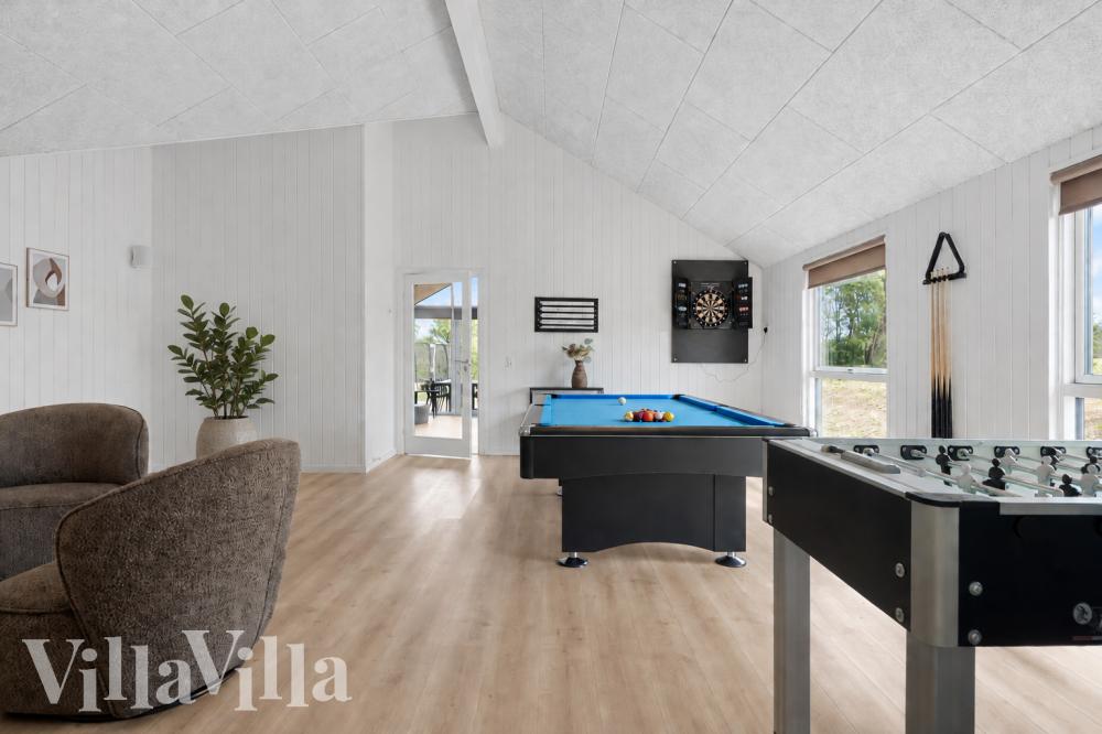 Neben den vielen schönen Stunden, die man im Poolbereich des Hauses verbringen kann, bietet das Luxusferienhaus 1007 auch Spielevergnügen bei Billard/Tischtennis und Darts