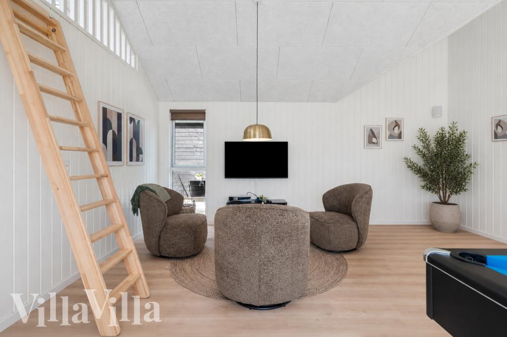 Aktivitätsraum im Luxusferienhaus Nr. 1007 mit 6 Schlafzimmern und Platz für 16 Gäste.