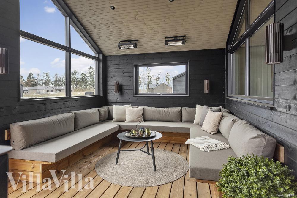 Das Luxusferienhaus Nr. 1019 hat eine tolle Terrasse, die mit hochwertigen Gartenmöbeln für 12 Personen ausgestattet ist.