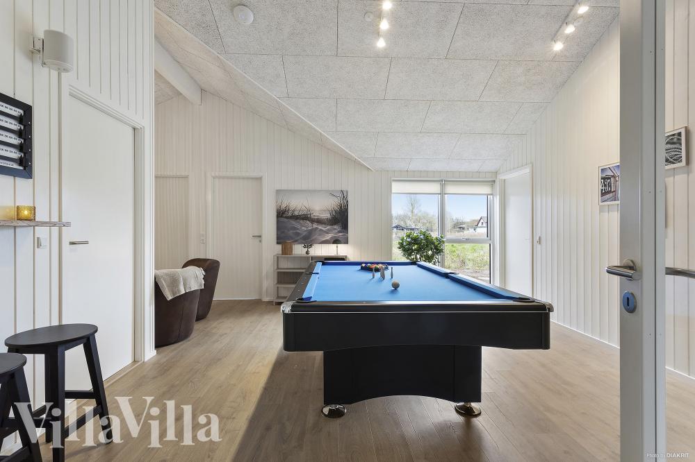Neben den vielen schönen Stunden, die man im Poolbereich des Hauses verbringen kann, bietet das Luxusferienhaus 1019 auch Spielevergnügen bei Billard/Tischtennis und Darts
