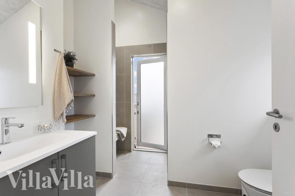 Eines der Badezimmer im Luxusferienhaus Nr. 1019