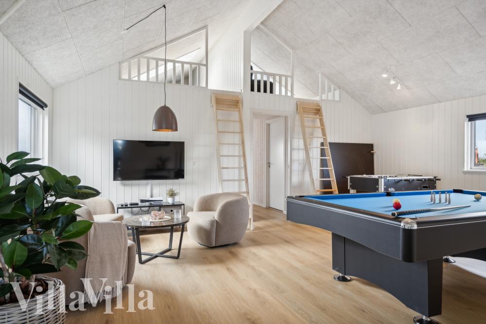 Neben den vielen schönen Stunden, die man im Poolbereich des Hauses verbringen kann, bietet das Luxusferienhaus 1015 auch Spielevergnügen bei Billard/Tischtennis und Darts