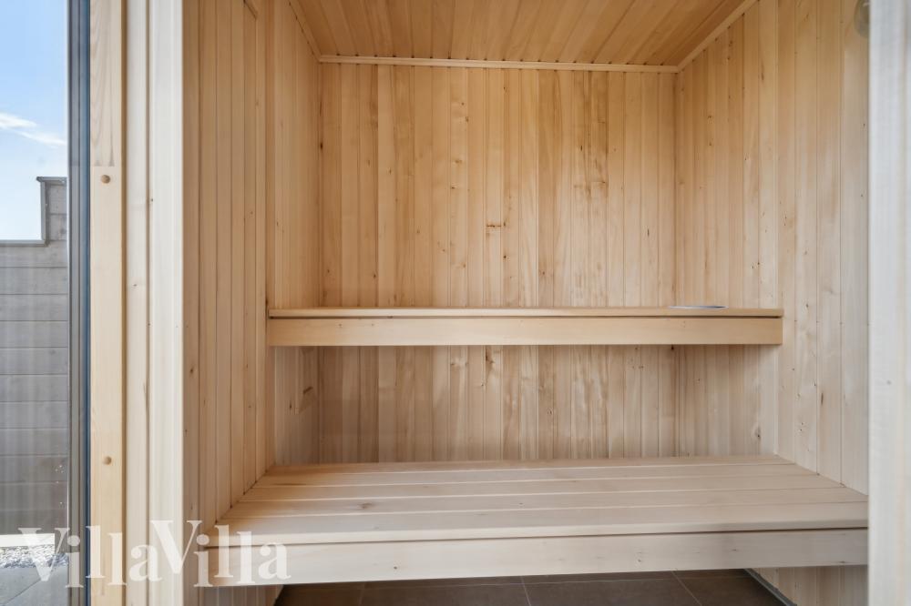 Genießen Sie die heiße Sauna im Luxusferienhaus Nr. 1015 für 14 Personen