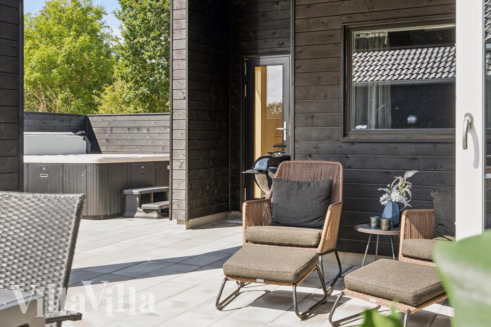 Das Luxusferienhaus Nr. 1015 hat eine tolle Terrasse, die mit hochwertigen Gartenmöbeln für 14 Personen ausgestattet ist.