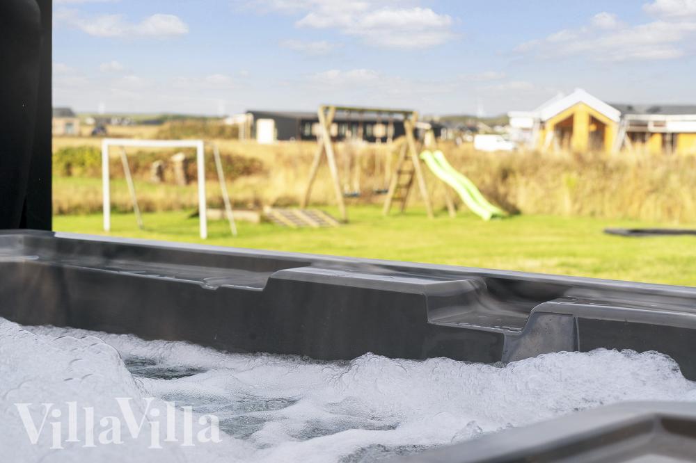Das Luxusferienhaus Nr. 293 bietet u. a. einen tollen Whirlpool