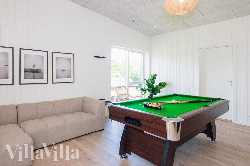 Neben den vielen schönen Stunden, die man im Poolbereich des Hauses verbringen kann, bietet das Luxusferienhaus 941 auch Spielevergnügen bei Billard/Tischtennis und Darts
