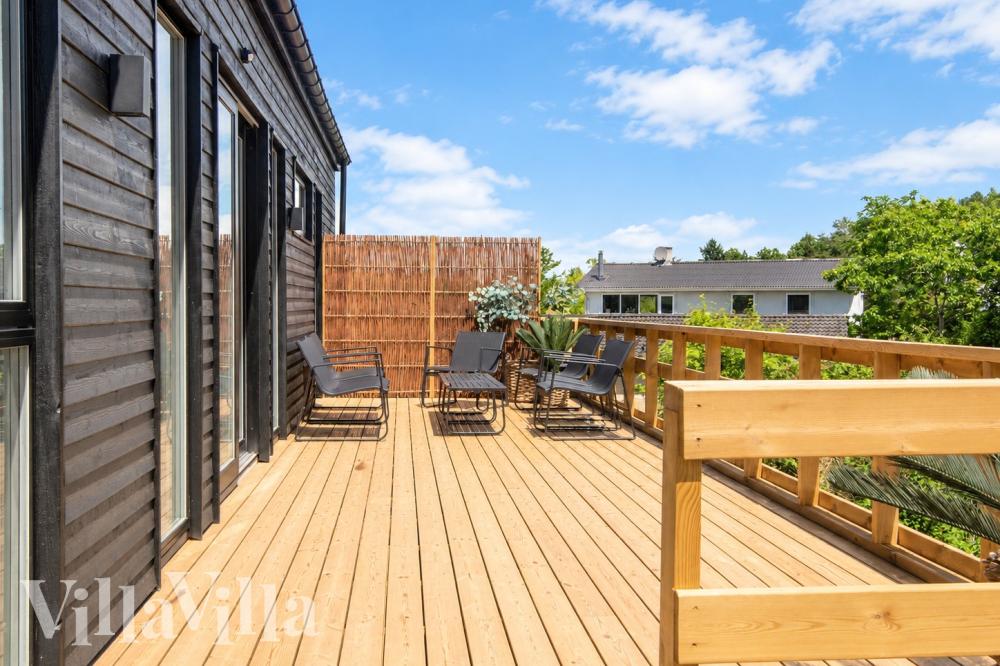 Auf der Terrasse des Ferienhauses Nr. 941 ist Platz für 16 Personen.