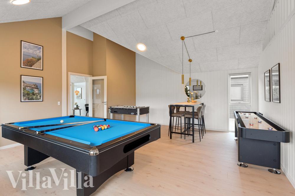 Neben den vielen schönen Stunden, die man im Poolbereich des Hauses verbringen kann, bietet das Luxusferienhaus 1008 auch Spielevergnügen bei Billard/Tischtennis und Darts