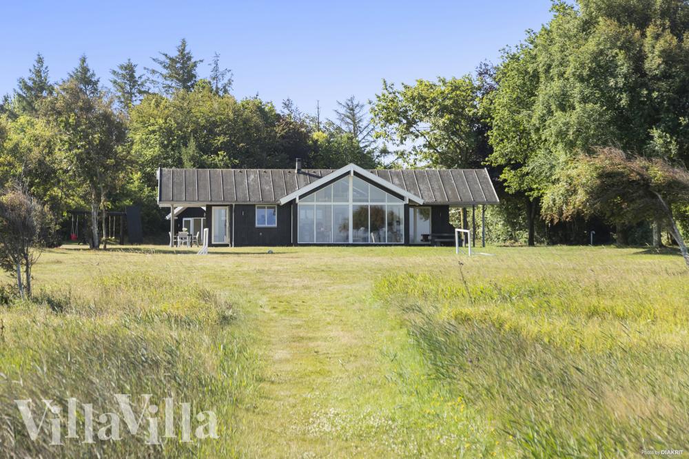 Diese schicke Haus mit Whirlpool Nr. 1009 mit Platz für 10 Personen liegt in Limfjord