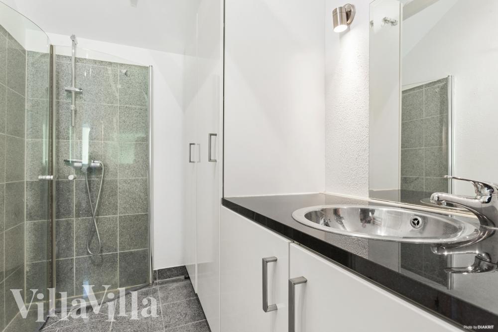 Im Luxusferienhaus Nr. 1009 für 10 Personen gibt es Bad mit Dusche.