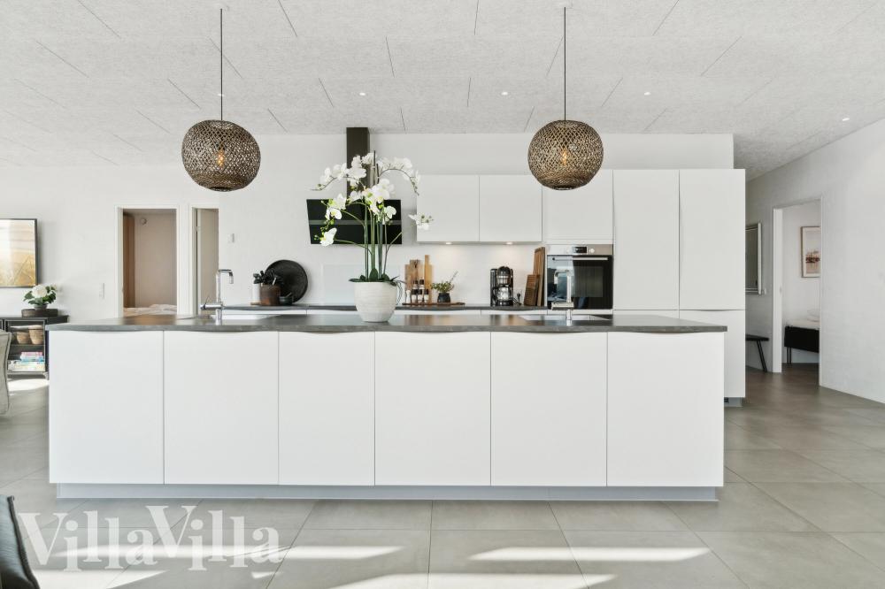 Die Küche in dem Luxusferienhaus Nr. 1022 ist so gut ausgestattet, dass man problemlos Mahlzeiten für 26 Personen zubereiten kann.