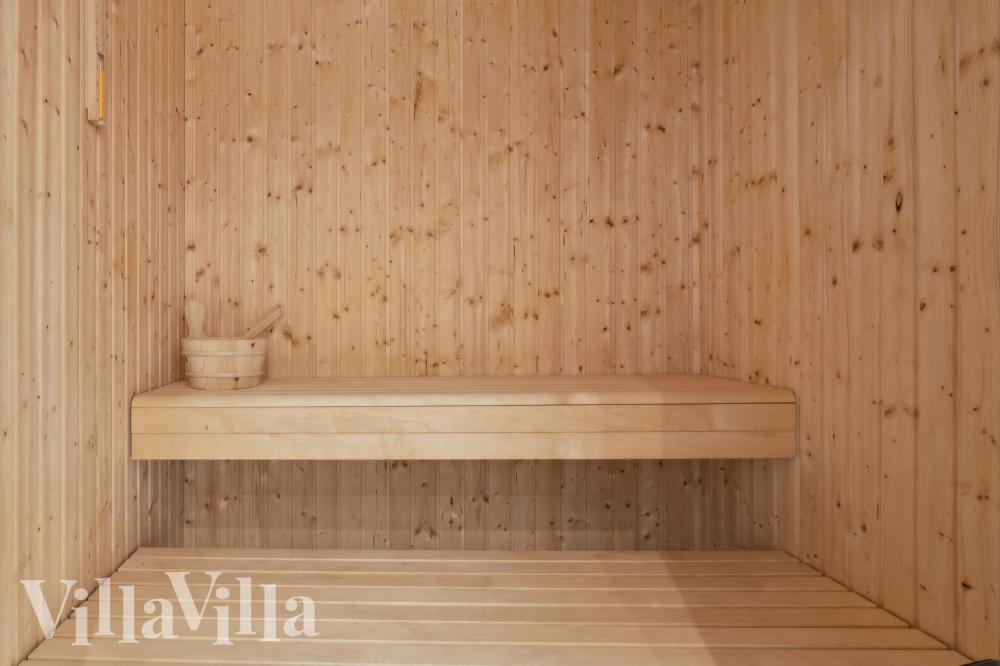 Genießen Sie die heiße Sauna im Luxusferienhaus Nr. 1022 für 26 Personen