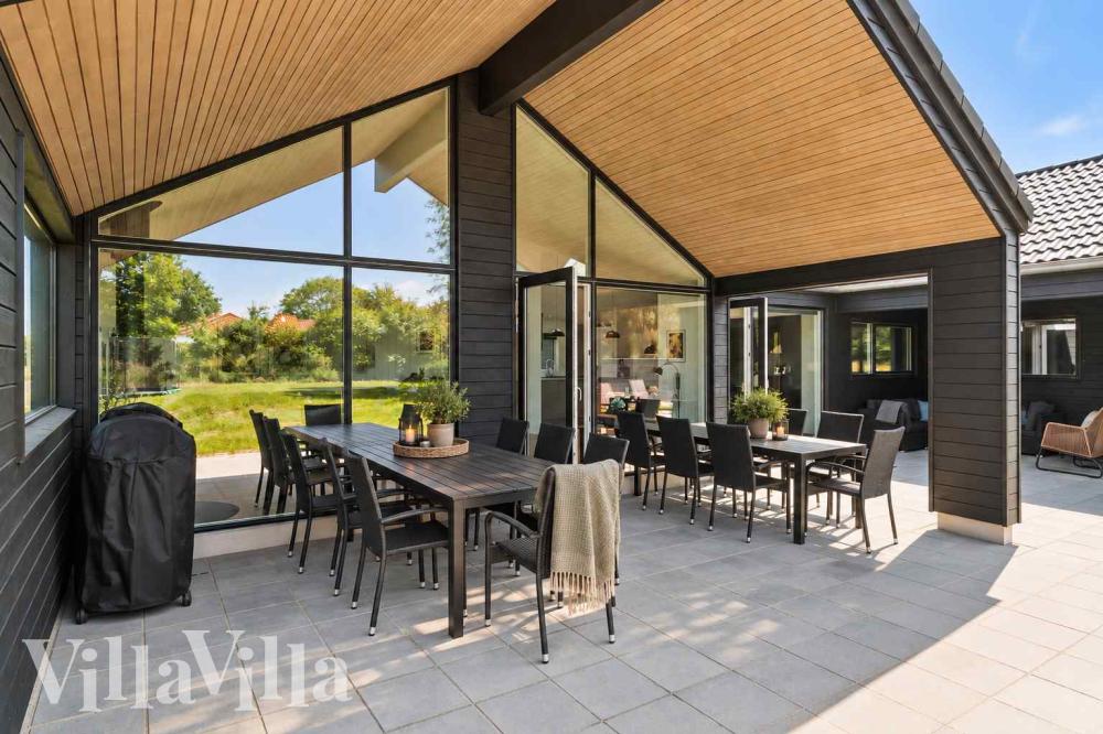 Das Luxusferienhaus Nr. 1020 hat eine tolle Terrasse, die mit hochwertigen Gartenmöbeln für 14 Personen ausgestattet ist.