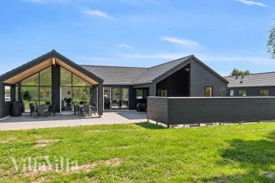Dieses schöne Poolhaus Nr. 1020 mit Platz für 14 Personen liegt in Bornholm