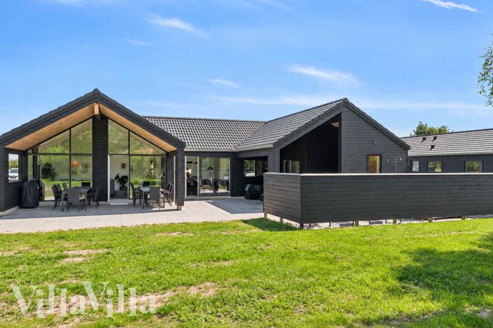 Dieses schöne Poolhaus Nr. 1020 mit Platz für 14 Personen liegt in Bornholm