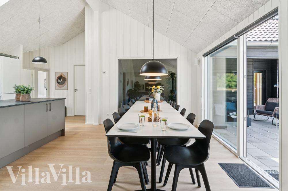 Aufenthaltsraum mit Platz für 14 im Luxusferienhaus Nr. 1020.