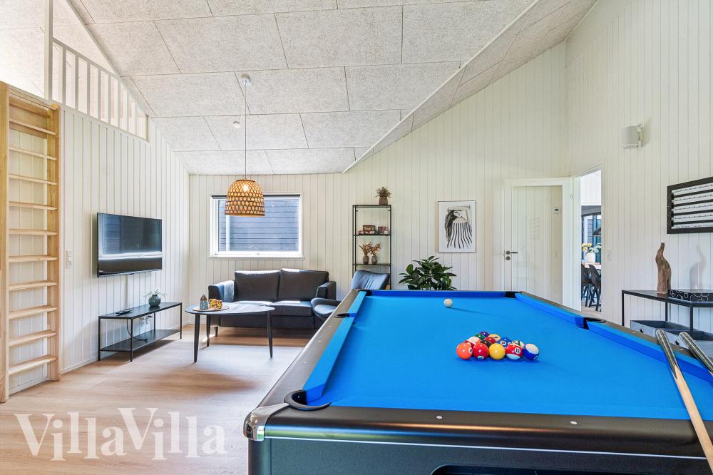 Neben den vielen schönen Stunden, die man im Poolbereich des Hauses verbringen kann, bietet das Luxusferienhaus 1020 auch Spielevergnügen bei Billard/Tischtennis und Darts