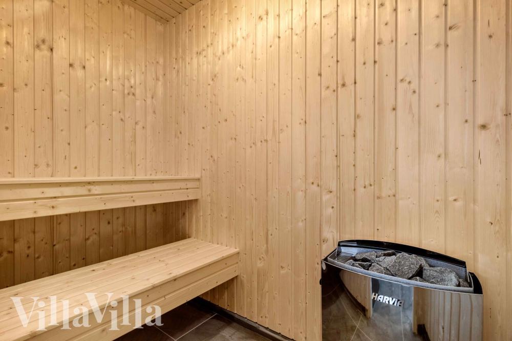 Genießen Sie die heiße Sauna im Luxusferienhaus Nr. 1014 für 16 Personen