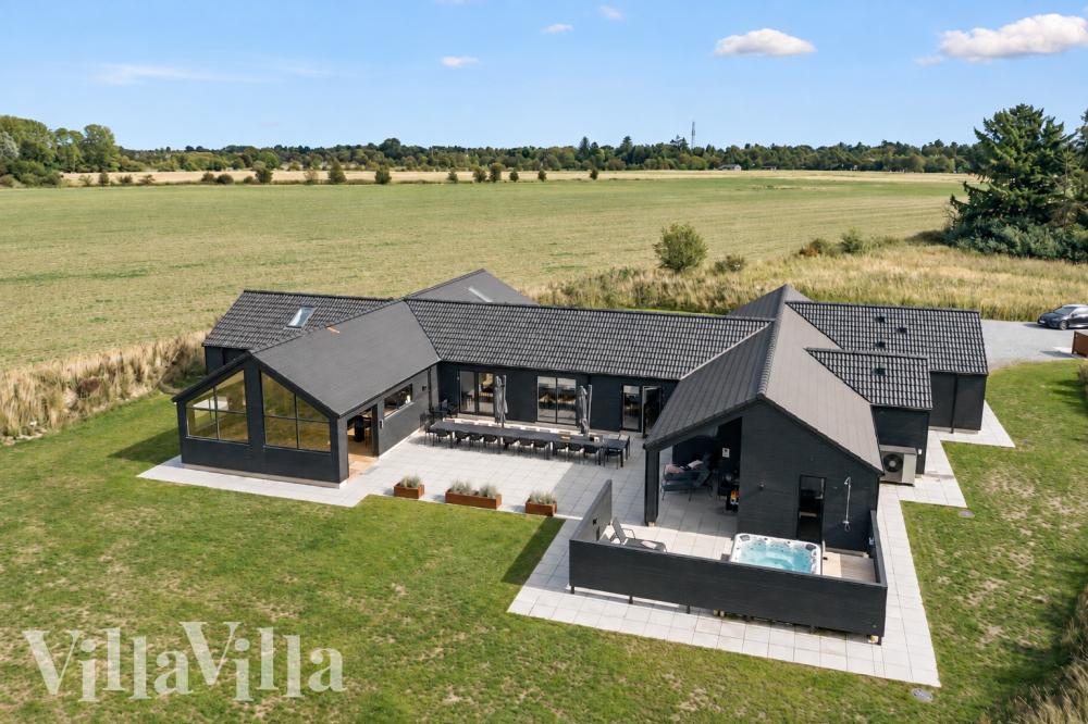 Dieses schöne Poolhaus Nr. 910 mit Platz für 30 Personen liegt in Lolland/Falster/Mön