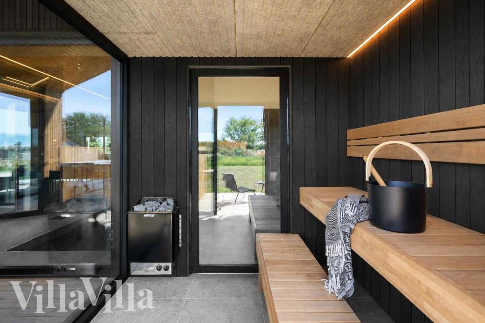 Genießen Sie die heiße Sauna im Luxusferienhaus Nr. 1023 für 16 Personen