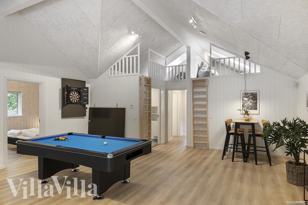 Das Luxusferienhaus 973 für 20 Personen hat einen großen Aktivitätsraum mit u. a. Billard und Darts