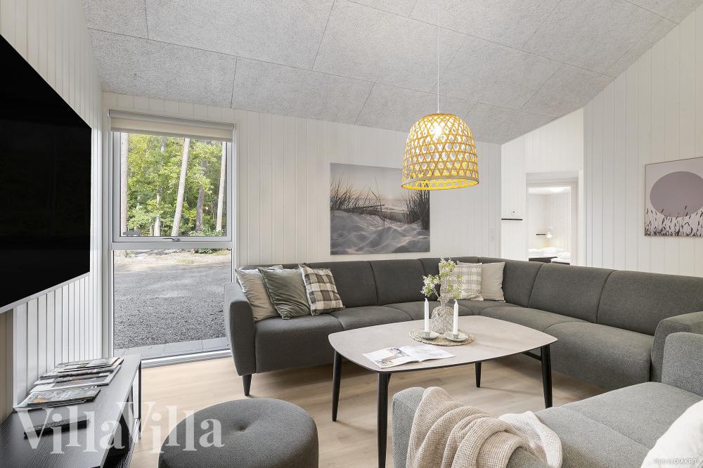 Die Couch im Luxusferienhaus Nr. 973 in Bornholm lädt zu Gesellschaftsspielen oder zu Kinoabenden ein.