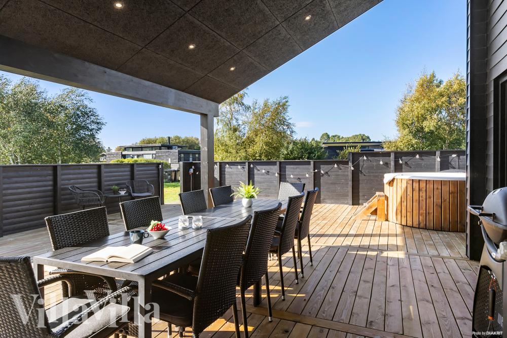 Das Luxusferienhaus Nr. 1029 hat eine tolle Terrasse, die mit hochwertigen Gartenmöbeln für 12 Personen ausgestattet ist.