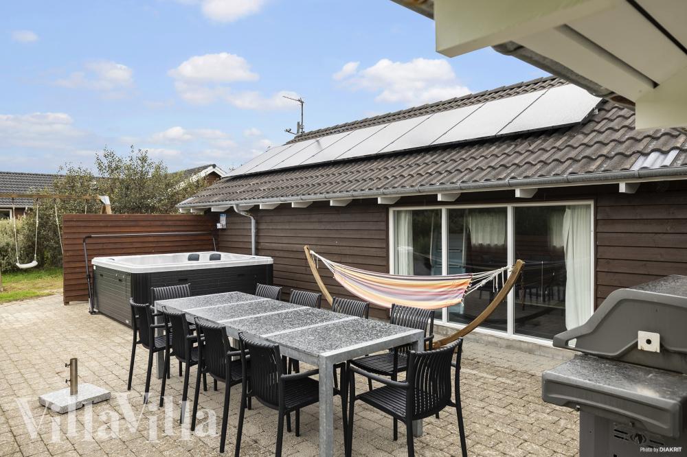 Das Luxusferienhaus Nr. 236 hat eine tolle Terrasse, die mit hochwertigen Gartenmöbeln für 14 Personen ausgestattet ist.