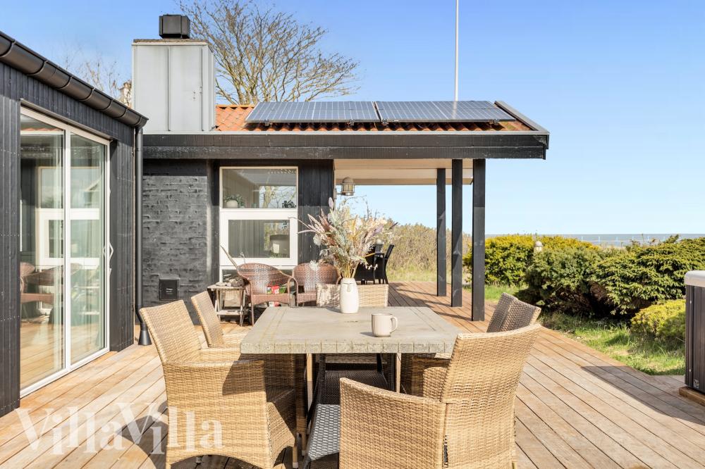 Das Luxusferienhaus Nr. 1024 hat eine tolle Terrasse, die mit hochwertigen Gartenmöbeln für 12 Personen ausgestattet ist.
