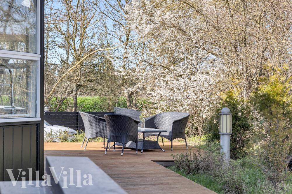 Auf der Terrasse des Ferienhauses Nr. 1024 ist Platz für 12 Personen.