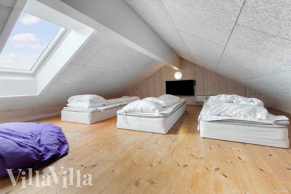 Einige der 24 Schlafgelegenheiten befinden sich im Luxusferienhaus Nr. 335 auf dem ausgebauten Dachboden