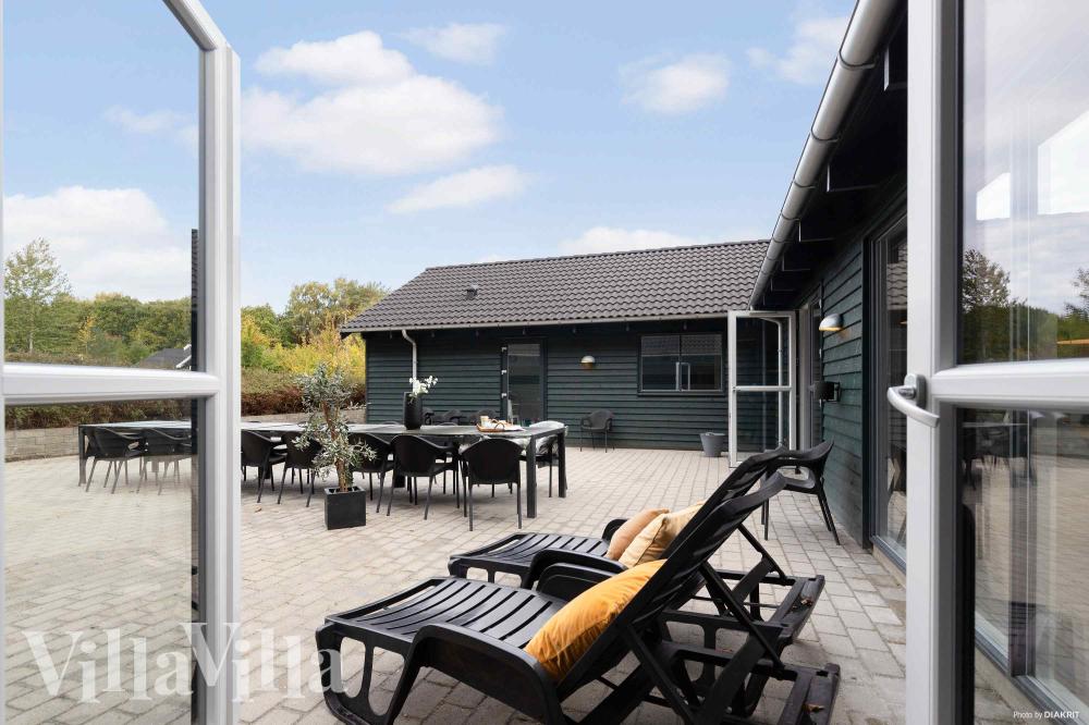 Das Luxusferienhaus Nr. 335 hat eine tolle Terrasse, die mit hochwertigen Gartenmöbeln für 24 Personen ausgestattet ist.