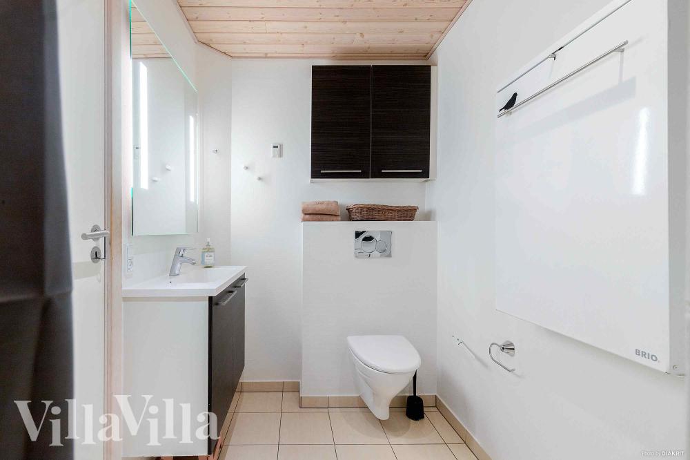 Im Luxusferienhaus Nr. 335 für 24 Personen gibt es Bad mit Dusche.