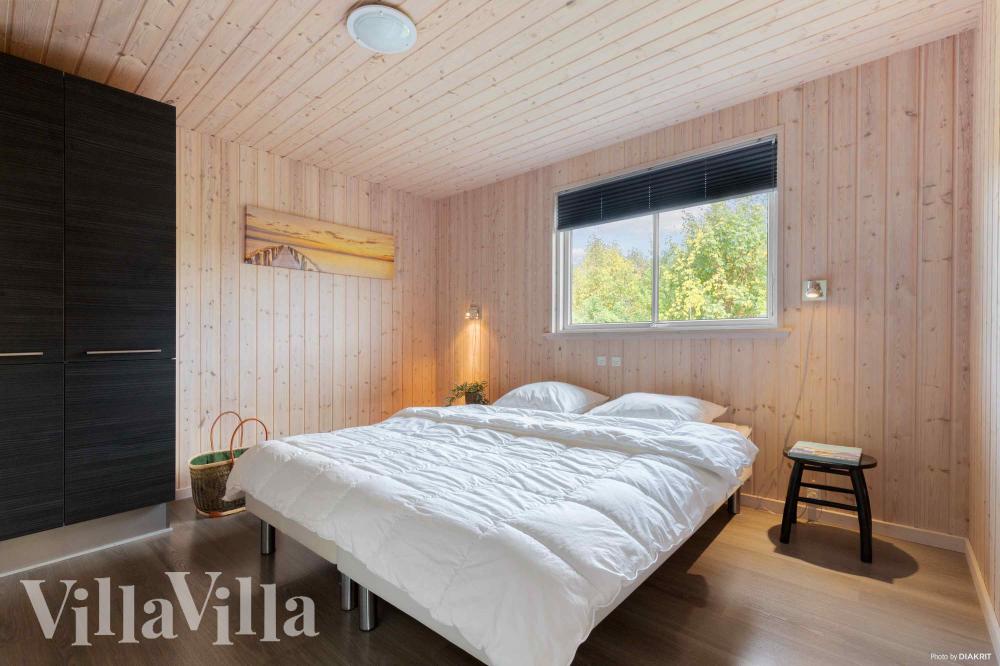 Eines der 9 Schlafzimmer im Luxusferienhaus Nr. 335
