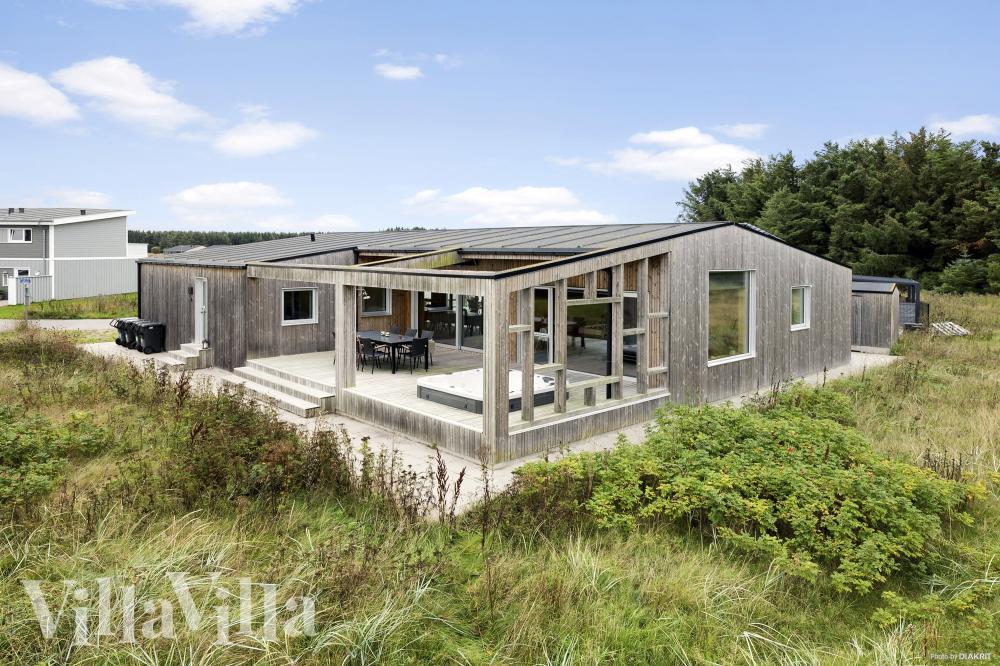 Diese schicke Haus mit Whirlpool Nr. 1030 mit Platz für 12 Personen liegt in Nordjütland