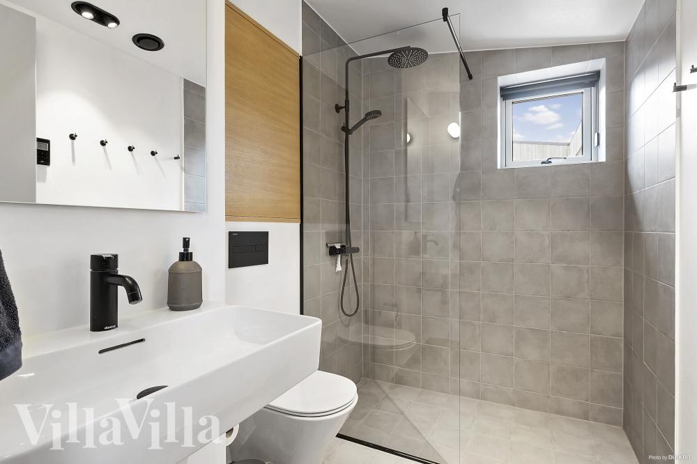 Eines der Badezimmer im Luxusferienhaus Nr. 1030