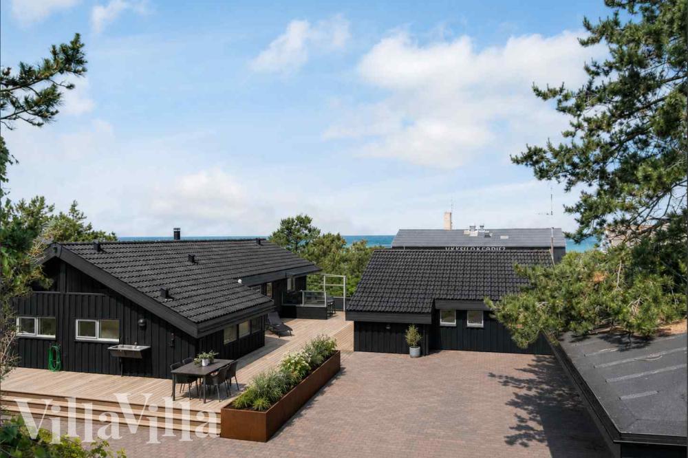 Diese schicke Haus mit Whirlpool Nr. 1010 mit Platz für 16 Personen liegt in Ostjütland