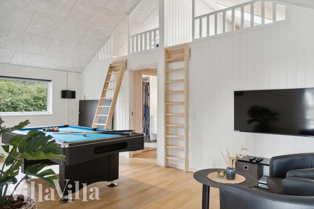 Neben den vielen schönen Stunden, die man im Poolbereich des Hauses verbringen kann, bietet das Luxusferienhaus 1026 auch Spielevergnügen bei Billard/Tischtennis und Darts