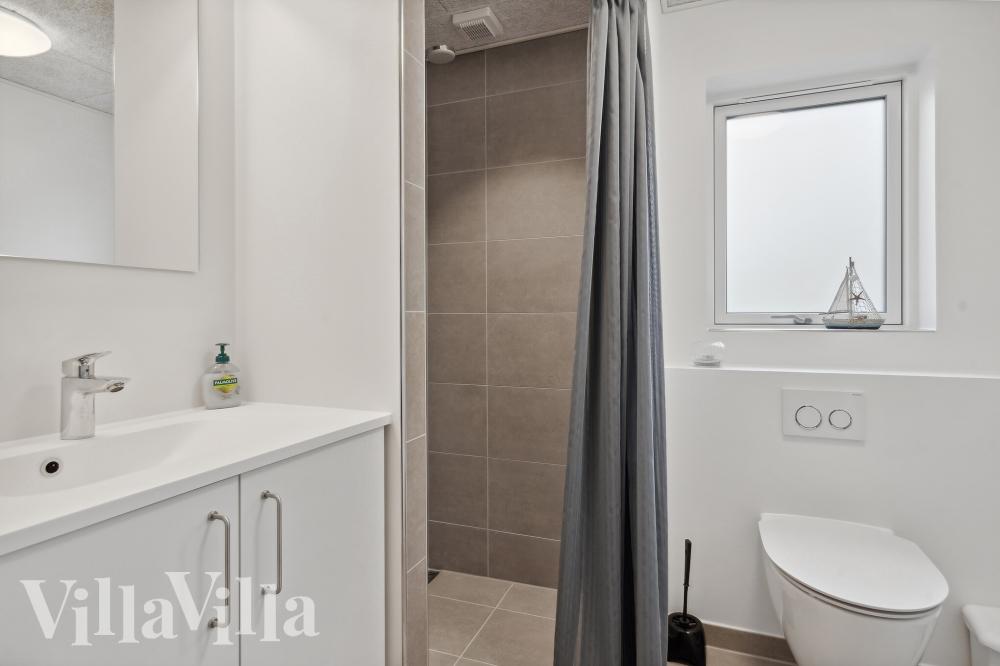Eines der Badezimmer im Luxusferienhaus Nr. 1026