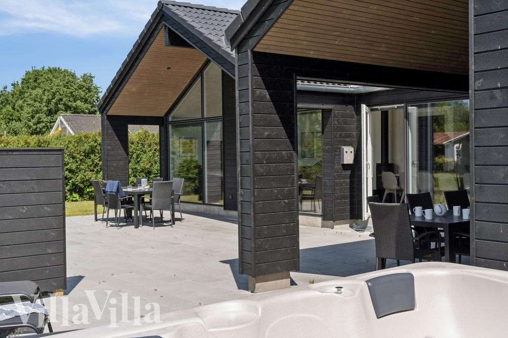 Das Luxusferienhaus Nr. 1026 hat eine tolle Terrasse, die mit hochwertigen Gartenmöbeln für 14 Personen ausgestattet ist.