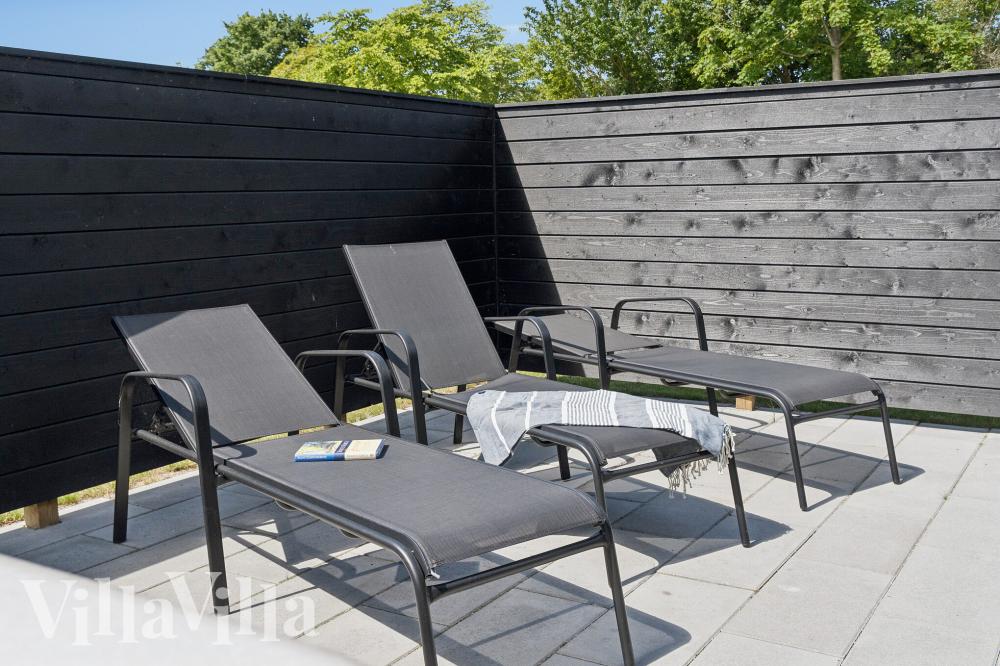 Genießen Sie einen Grillabend auf der Terrasse des Luxusferienhauses Nr. 1026 in Fünen und seine Inseln