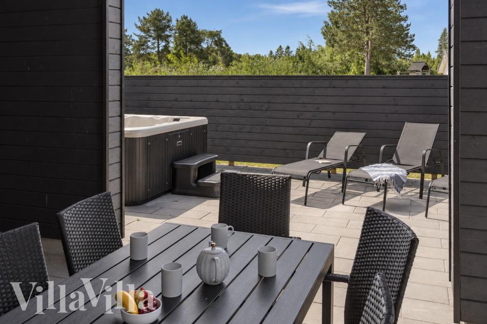Auf der Terrasse des Ferienhauses Nr. 1026 ist Platz für 14 Personen.