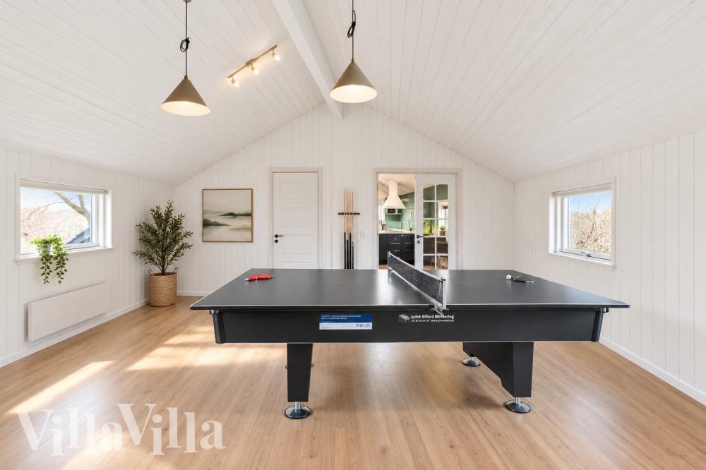 Das Luxusferienhaus 1004 für 16 Personen hat einen großen Aktivitätsraum mit u. a. Billard und Darts