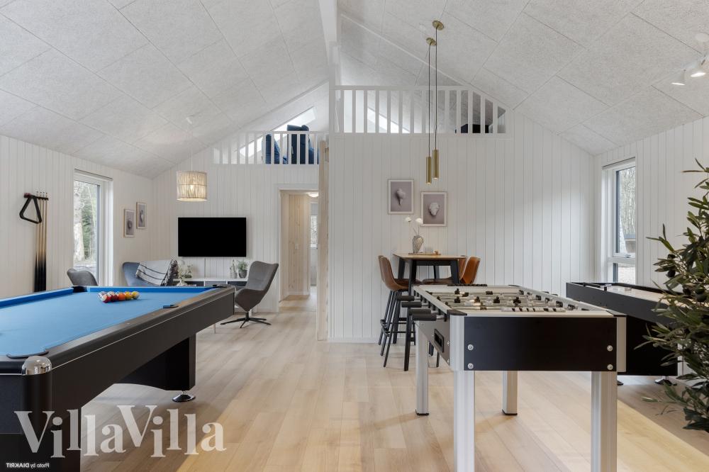 Neben den vielen schönen Stunden, die man im Poolbereich des Hauses verbringen kann, bietet das Luxusferienhaus 1021 auch Spielevergnügen bei Billard/Tischtennis und Darts