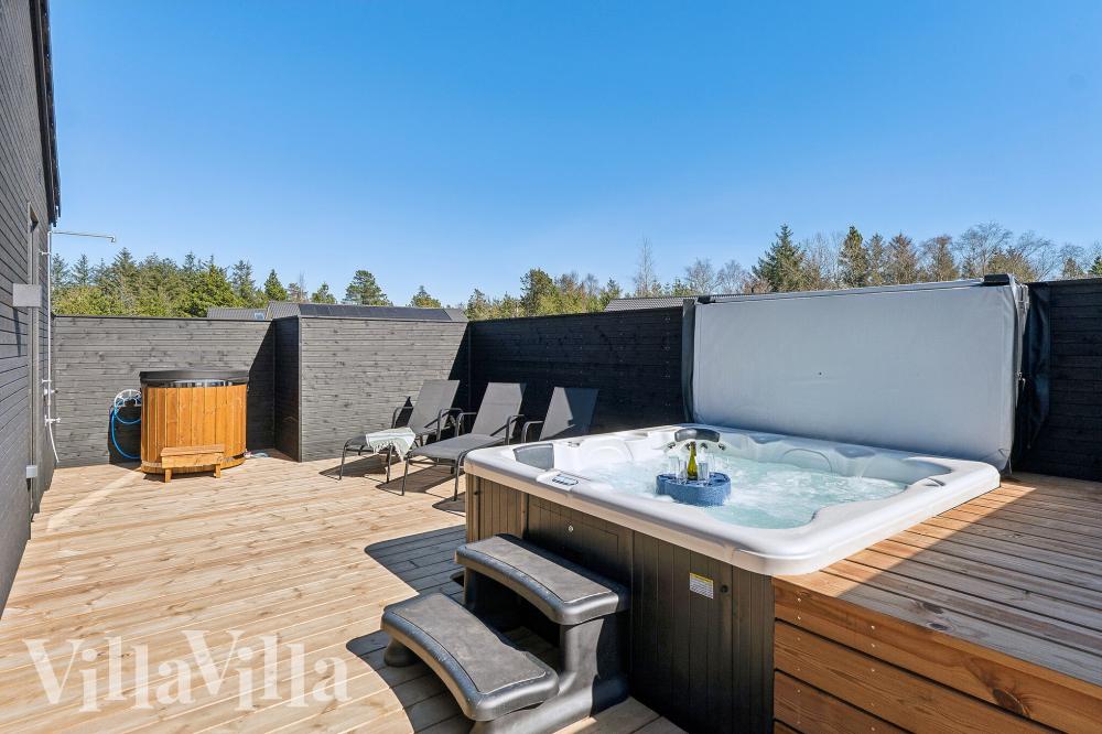 Genießen Sie den warmen Whirlpool im Luxusferienhaus Nr. 1021 in Lolland/Falster/Mön